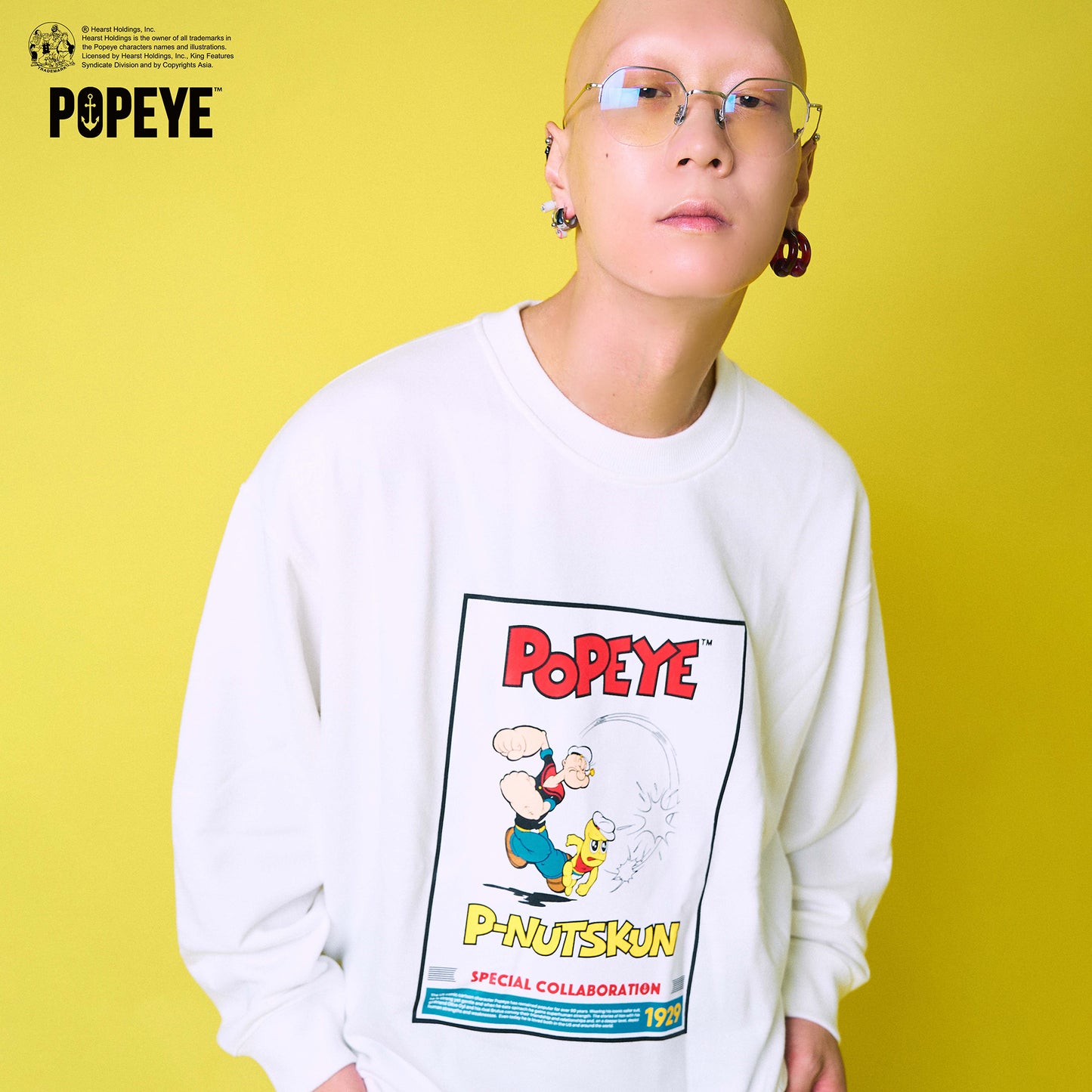 【POKOPEA　Collaboration】POPEYE™ x オシャレになりたい！ピーナッツくん　Poster Graphic Crewneck Sweatshirt　White（M）